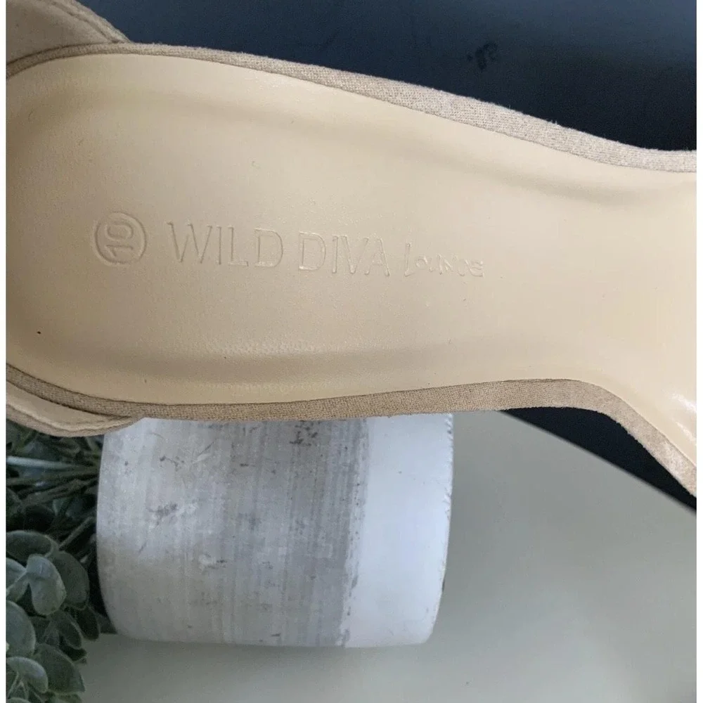 Wild Diva Lounge MORRIN-51 Shoes Womens Size‎ 10 Beige Clear Strap Block Heels